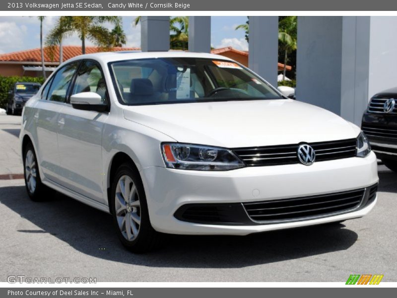 Candy White / Cornsilk Beige 2013 Volkswagen Jetta SE Sedan