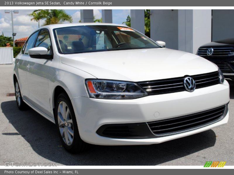 Candy White / Cornsilk Beige 2013 Volkswagen Jetta SE Sedan