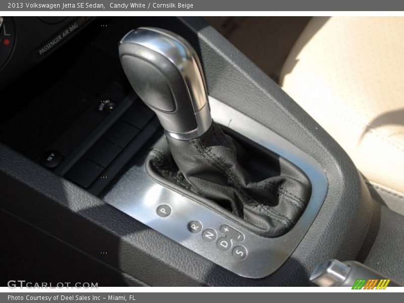 Candy White / Cornsilk Beige 2013 Volkswagen Jetta SE Sedan
