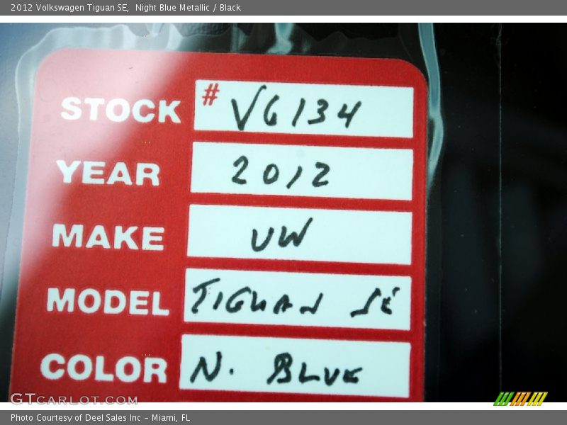 Night Blue Metallic / Black 2012 Volkswagen Tiguan SE