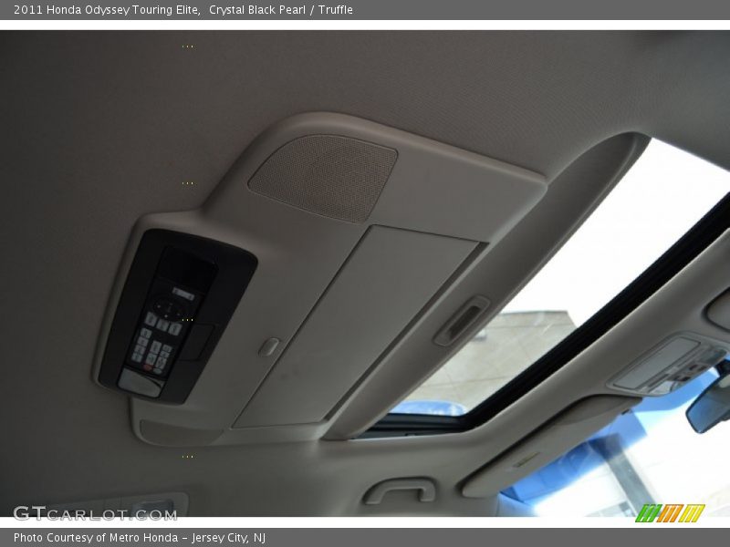 Crystal Black Pearl / Truffle 2011 Honda Odyssey Touring Elite