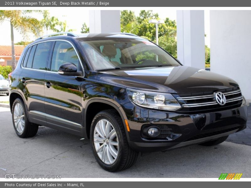 Deep Black Metallic / Beige 2013 Volkswagen Tiguan SE