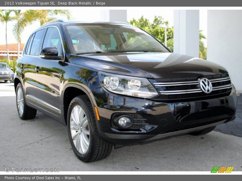 Deep Black Metallic / Beige 2013 Volkswagen Tiguan SE