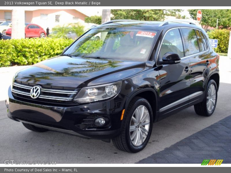 Deep Black Metallic / Beige 2013 Volkswagen Tiguan SE