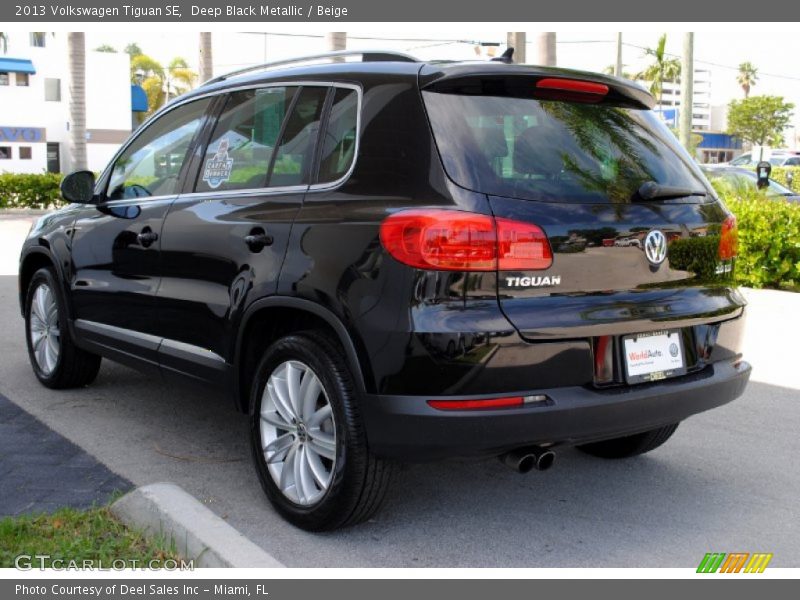 Deep Black Metallic / Beige 2013 Volkswagen Tiguan SE