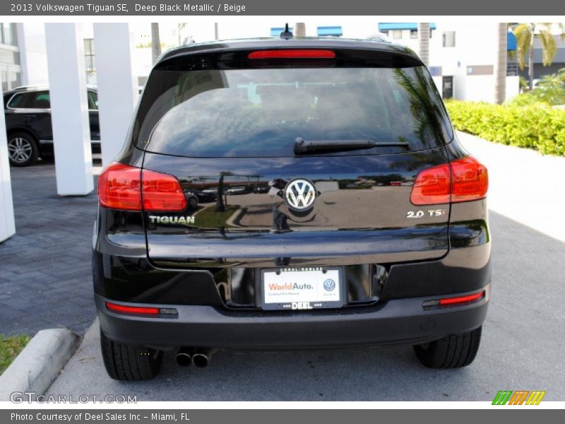 Deep Black Metallic / Beige 2013 Volkswagen Tiguan SE