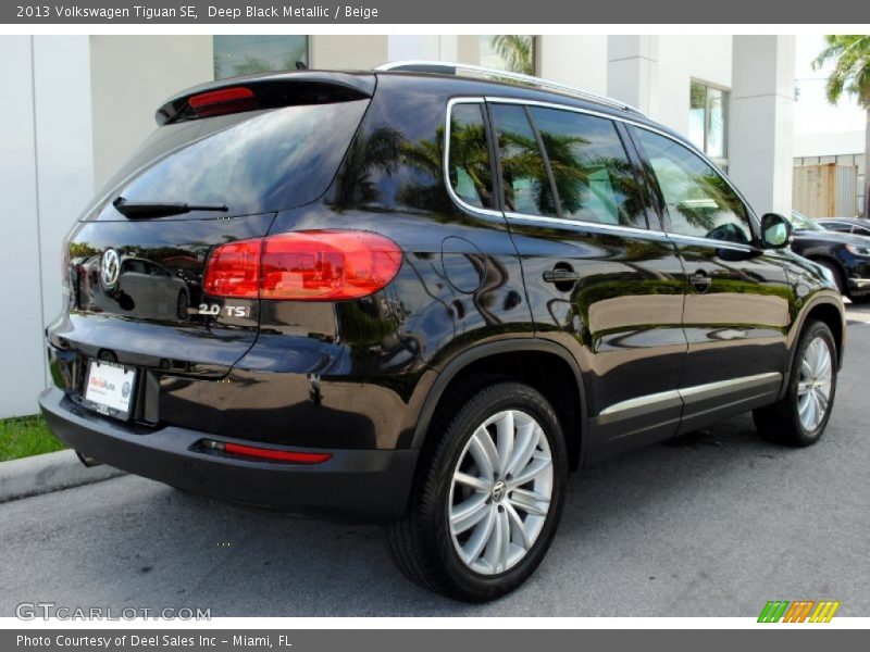 Deep Black Metallic / Beige 2013 Volkswagen Tiguan SE
