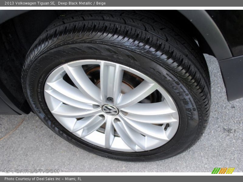 Deep Black Metallic / Beige 2013 Volkswagen Tiguan SE