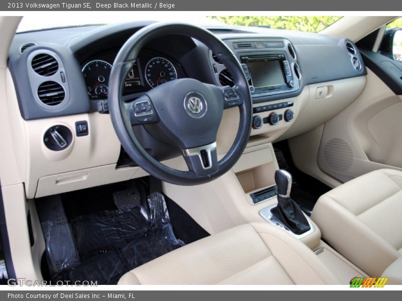 Deep Black Metallic / Beige 2013 Volkswagen Tiguan SE