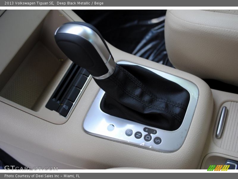 Deep Black Metallic / Beige 2013 Volkswagen Tiguan SE