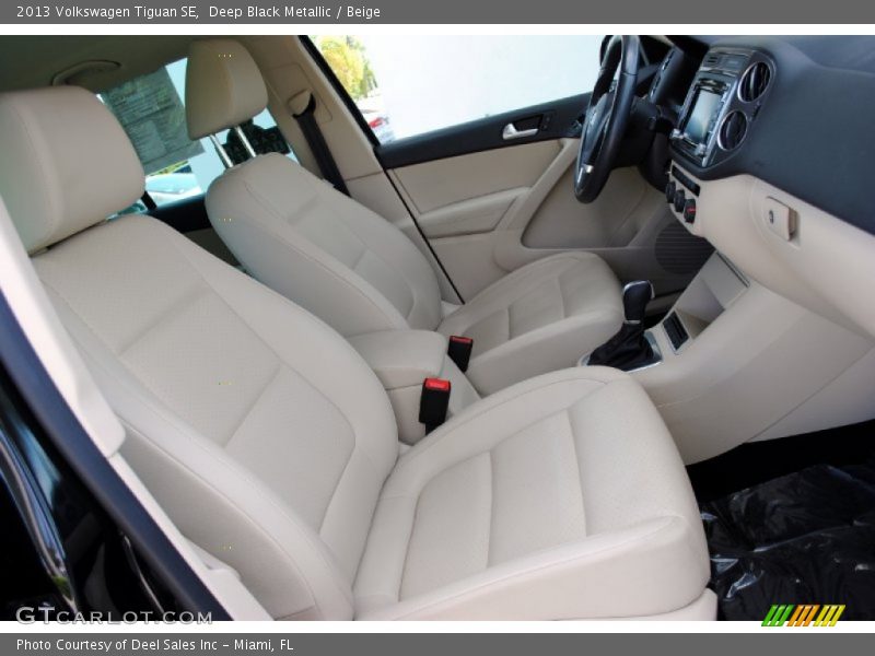 Deep Black Metallic / Beige 2013 Volkswagen Tiguan SE