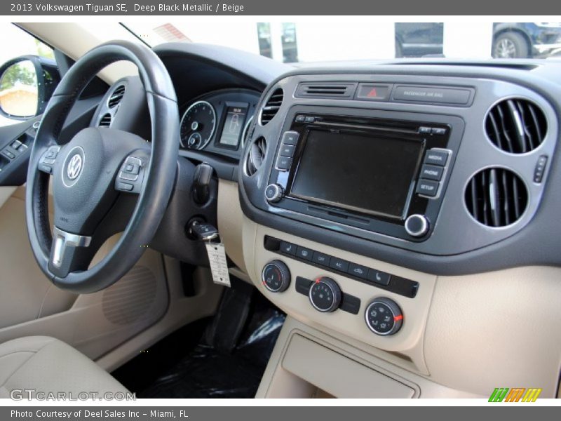 Deep Black Metallic / Beige 2013 Volkswagen Tiguan SE