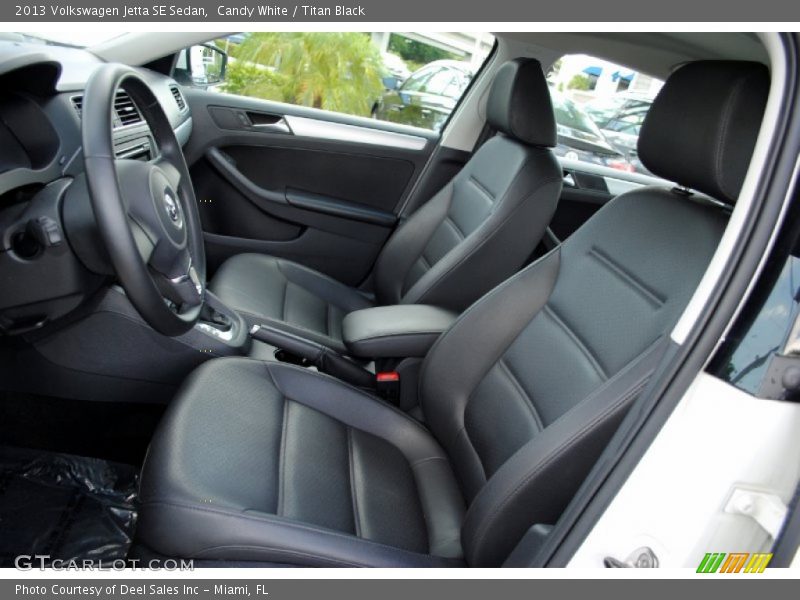 Candy White / Titan Black 2013 Volkswagen Jetta SE Sedan