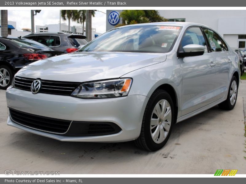 Front 3/4 View of 2013 Jetta SE Sedan