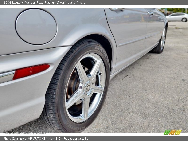 Platinum Silver Metallic / Ivory 2004 Jaguar XJ Vanden Plas