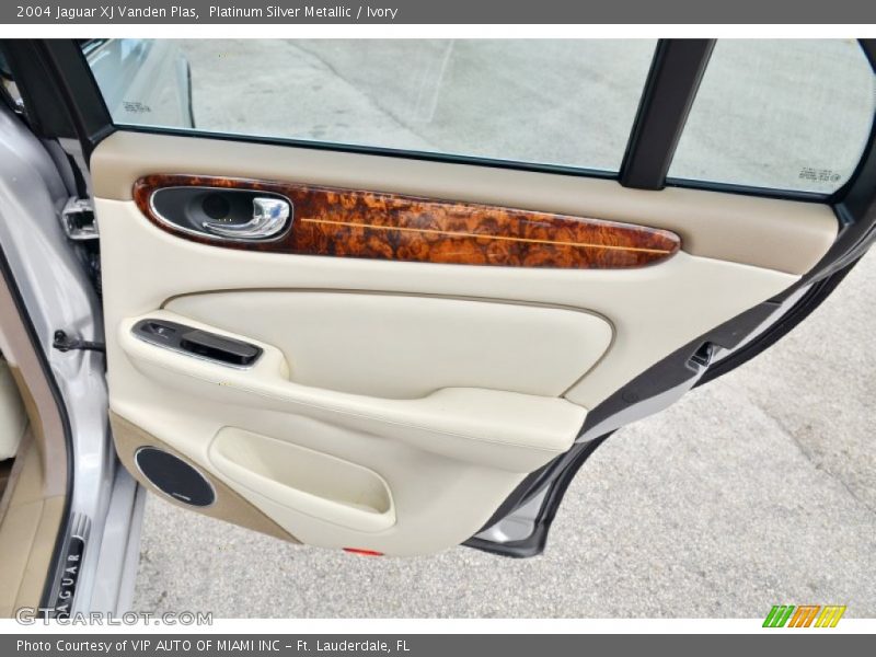 Door Panel of 2004 XJ Vanden Plas