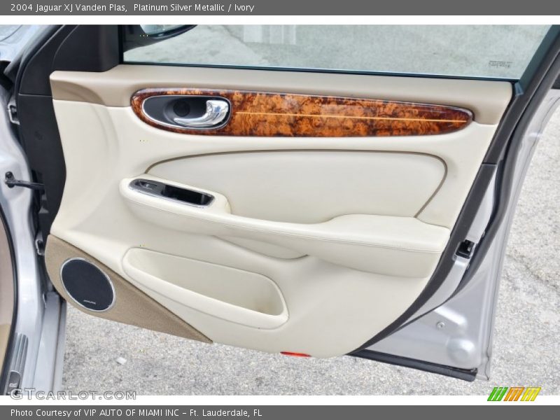 Door Panel of 2004 XJ Vanden Plas