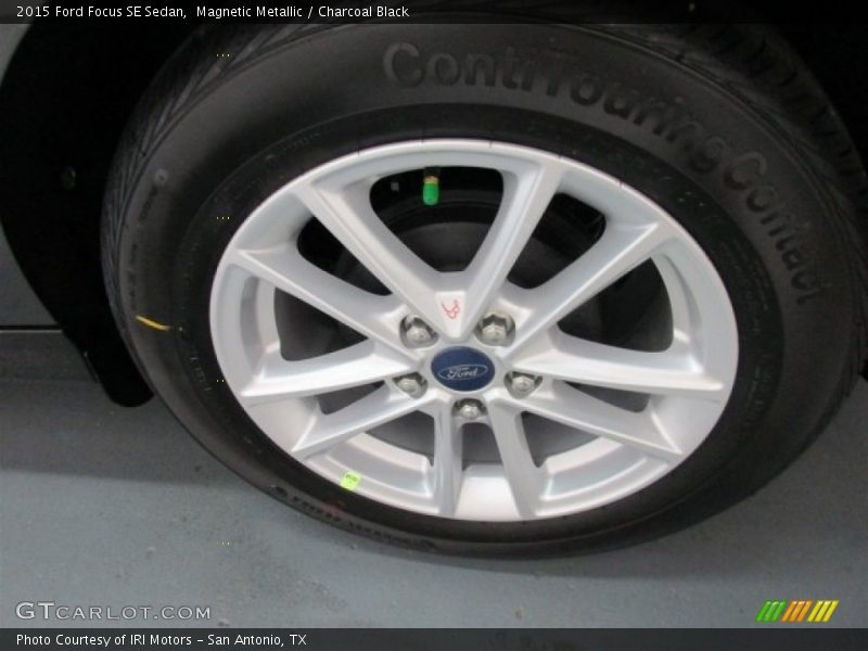 Magnetic Metallic / Charcoal Black 2015 Ford Focus SE Sedan