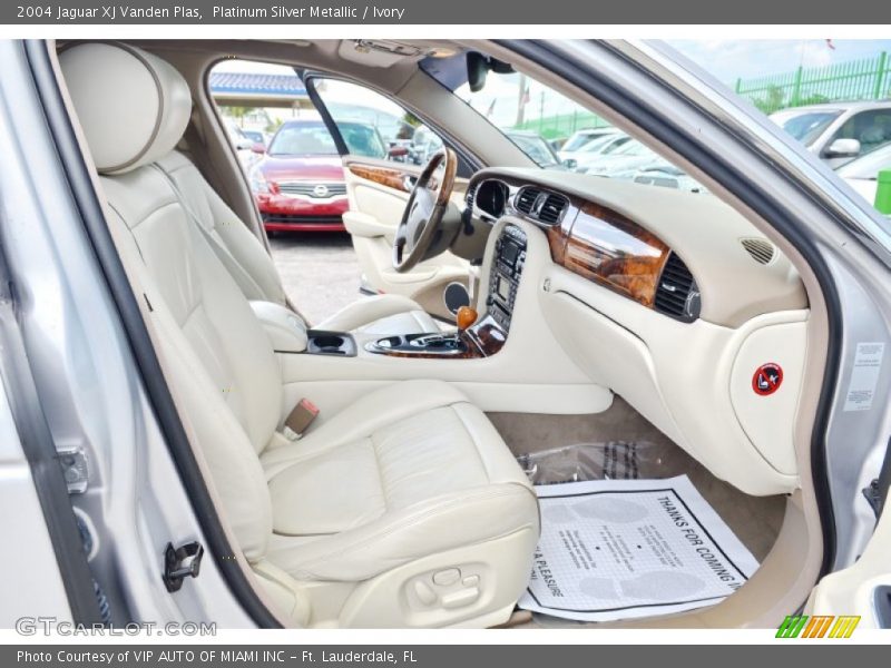  2004 XJ Vanden Plas Ivory Interior