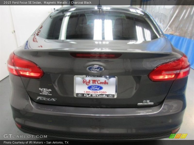 Magnetic Metallic / Charcoal Black 2015 Ford Focus SE Sedan