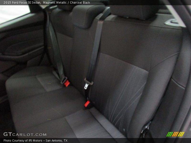 Magnetic Metallic / Charcoal Black 2015 Ford Focus SE Sedan