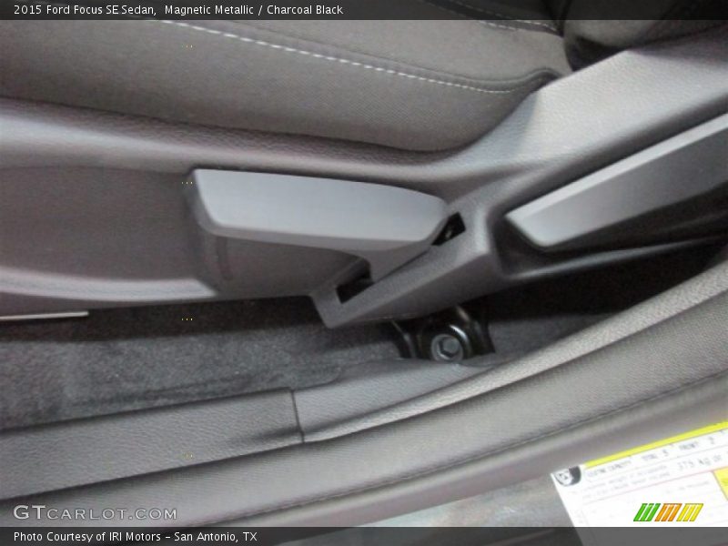 Magnetic Metallic / Charcoal Black 2015 Ford Focus SE Sedan