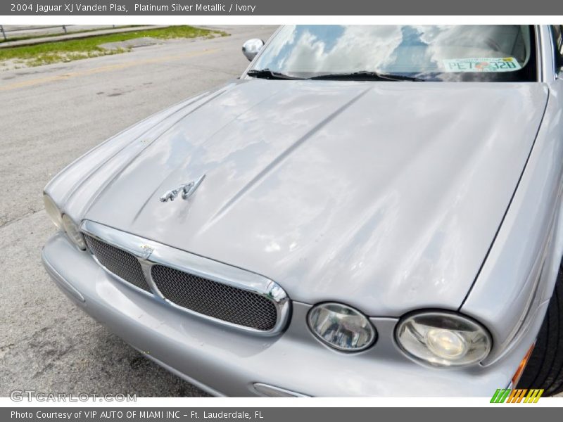 Platinum Silver Metallic / Ivory 2004 Jaguar XJ Vanden Plas
