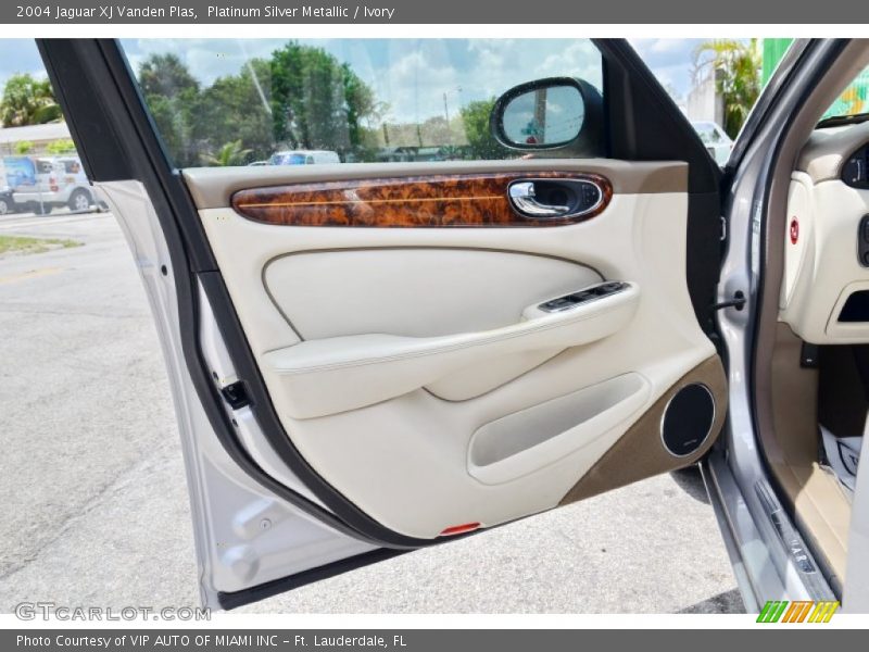 Door Panel of 2004 XJ Vanden Plas