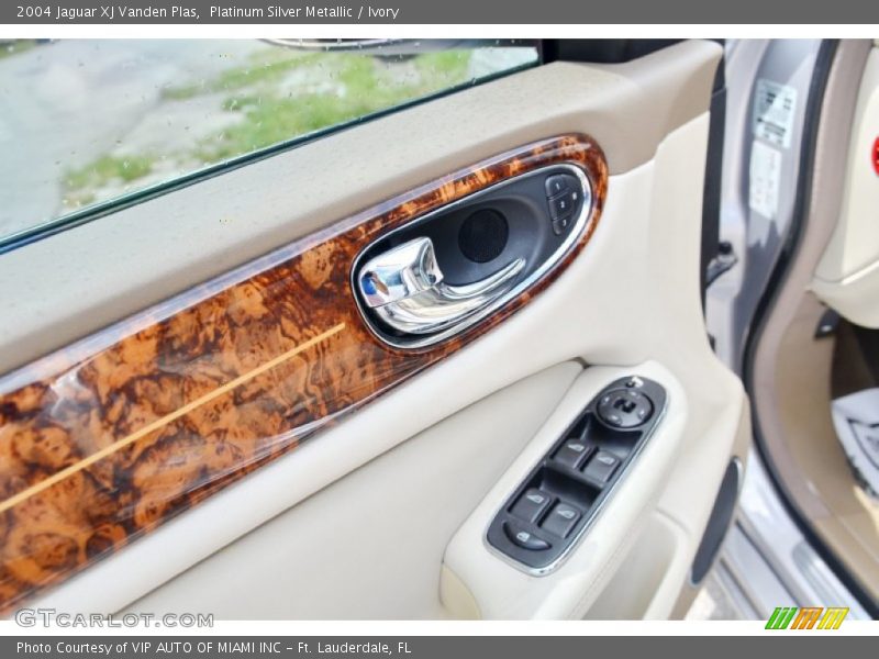 Platinum Silver Metallic / Ivory 2004 Jaguar XJ Vanden Plas