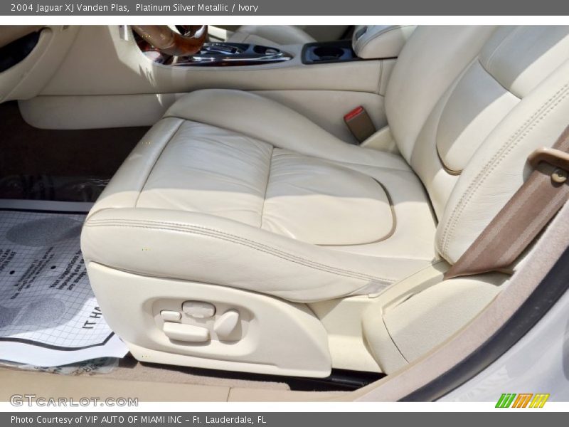 Platinum Silver Metallic / Ivory 2004 Jaguar XJ Vanden Plas