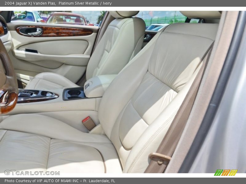 Platinum Silver Metallic / Ivory 2004 Jaguar XJ Vanden Plas