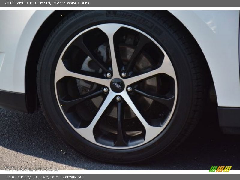 Oxford White / Dune 2015 Ford Taurus Limited