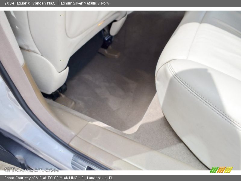 Platinum Silver Metallic / Ivory 2004 Jaguar XJ Vanden Plas