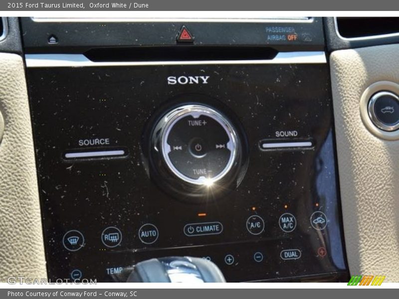 Oxford White / Dune 2015 Ford Taurus Limited