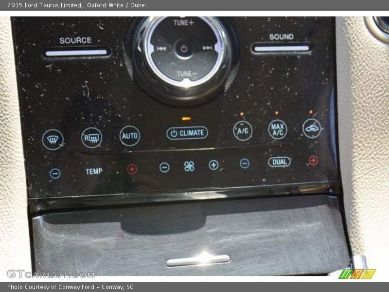 Oxford White / Dune 2015 Ford Taurus Limited