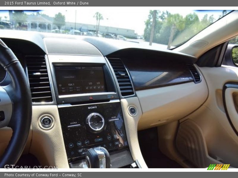 Oxford White / Dune 2015 Ford Taurus Limited
