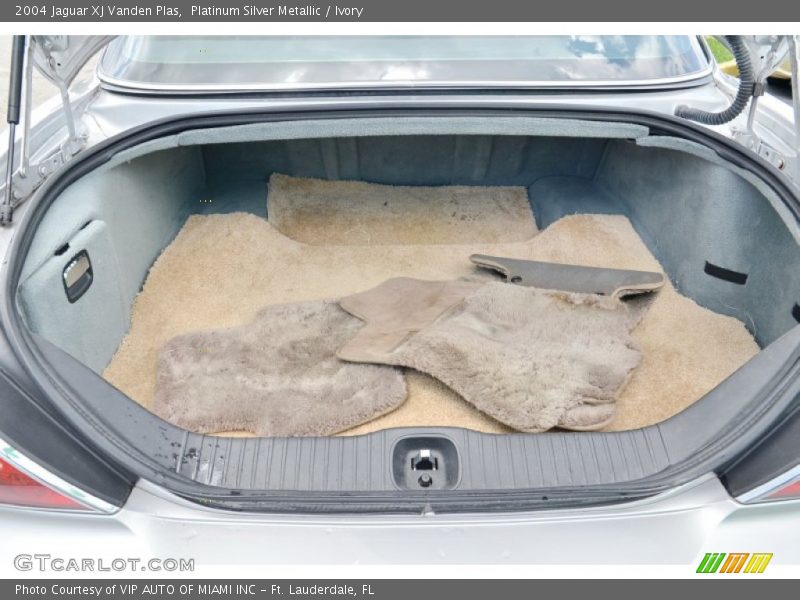 Platinum Silver Metallic / Ivory 2004 Jaguar XJ Vanden Plas