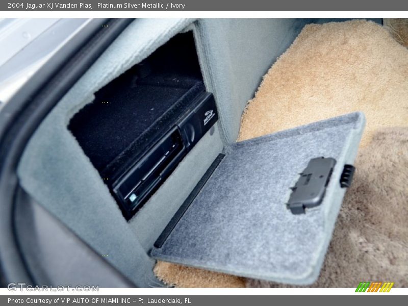 Platinum Silver Metallic / Ivory 2004 Jaguar XJ Vanden Plas