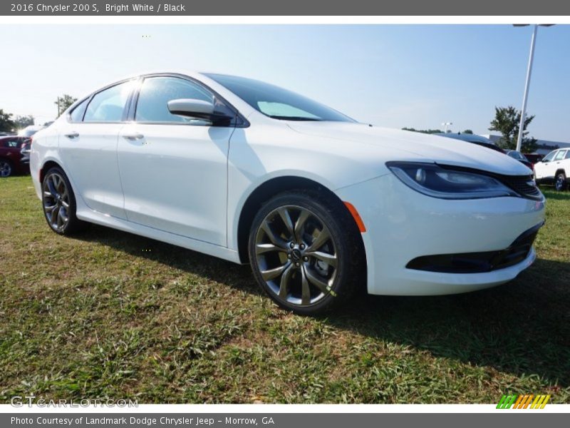 Front 3/4 View of 2016 200 S