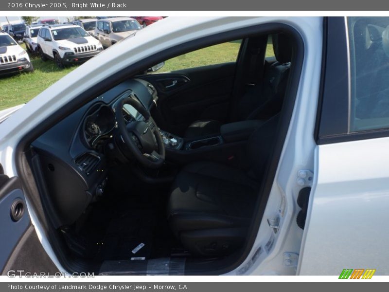 Bright White / Black 2016 Chrysler 200 S
