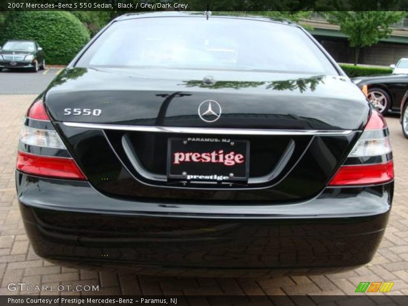 Black / Grey/Dark Grey 2007 Mercedes-Benz S 550 Sedan