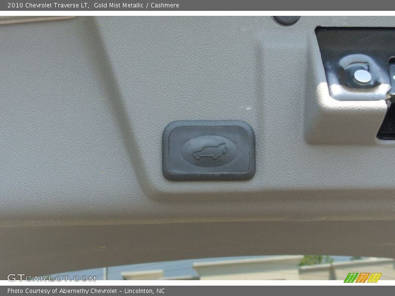 Gold Mist Metallic / Cashmere 2010 Chevrolet Traverse LT