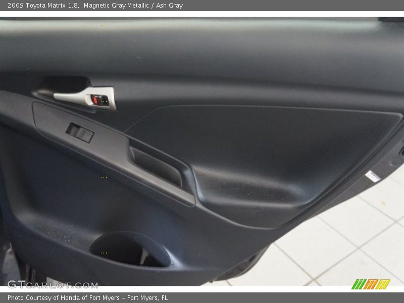 Magnetic Gray Metallic / Ash Gray 2009 Toyota Matrix 1.8