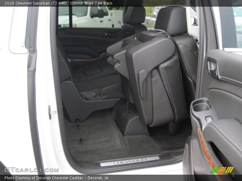 Summit White / Jet Black 2016 Chevrolet Suburban LTZ 4WD