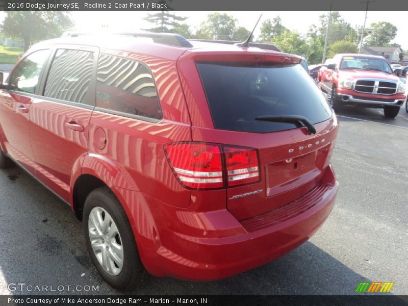 Redline 2 Coat Pearl / Black 2016 Dodge Journey SE