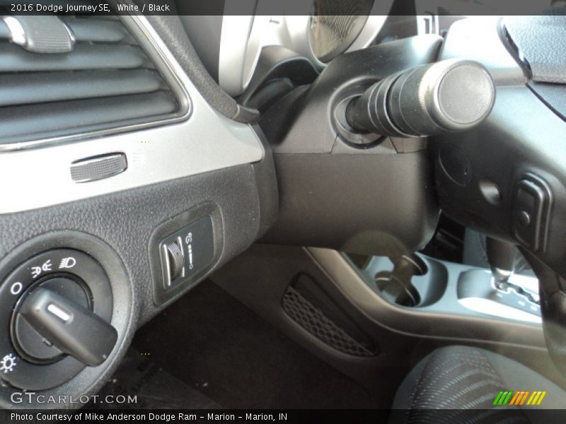 White / Black 2016 Dodge Journey SE