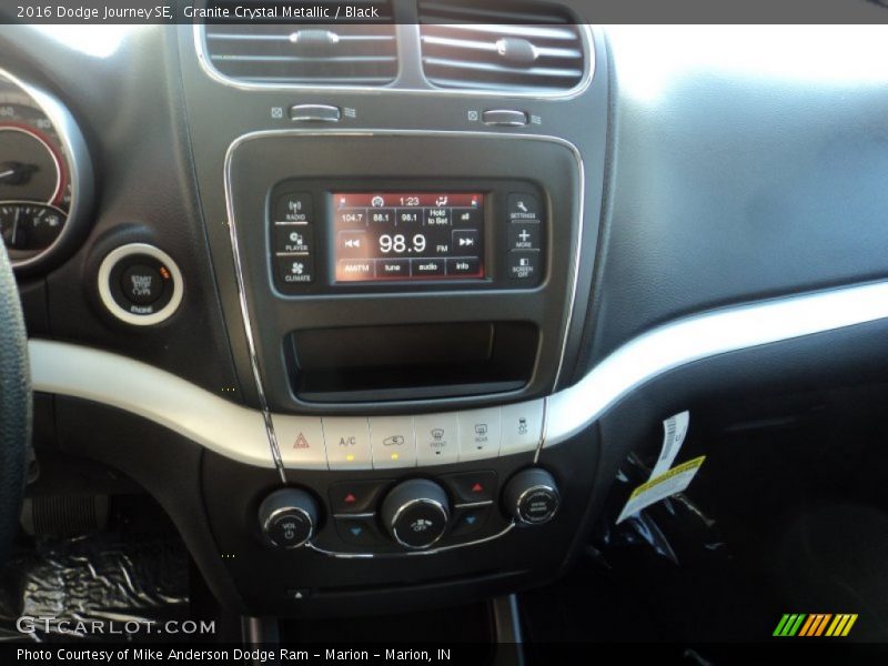 Granite Crystal Metallic / Black 2016 Dodge Journey SE