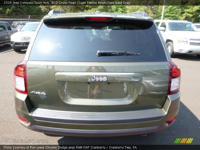 ECO Green Pearl / Light Pebble Beige/Dark Slate Gray 2016 Jeep Compass Sport 4x4