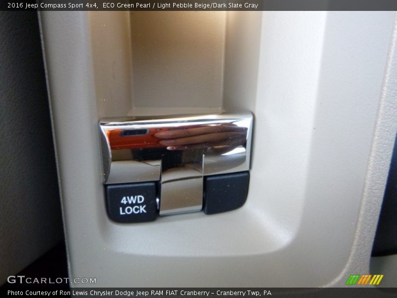 ECO Green Pearl / Light Pebble Beige/Dark Slate Gray 2016 Jeep Compass Sport 4x4