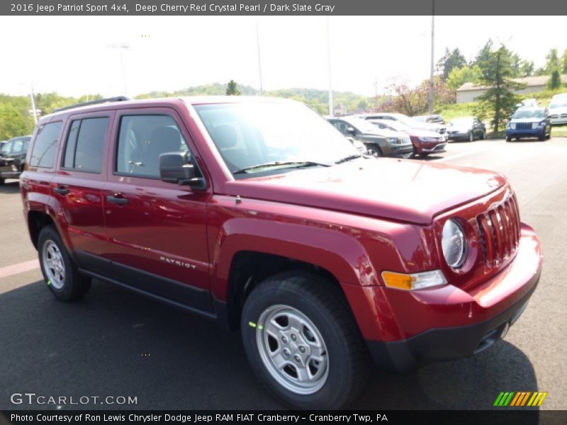 Front 3/4 View of 2016 Patriot Sport 4x4